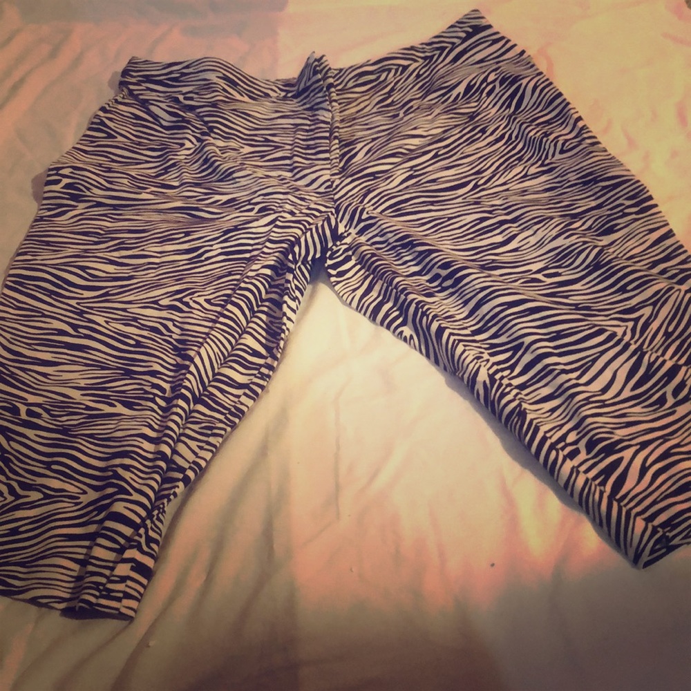 Susan Graver Zebra pattern capris or pants b